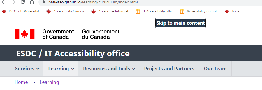 Capture d’écran du bureau de l’accessibilité des TI d’EDSC montrant un lien « Passer au contenu principal » au haut de la page.